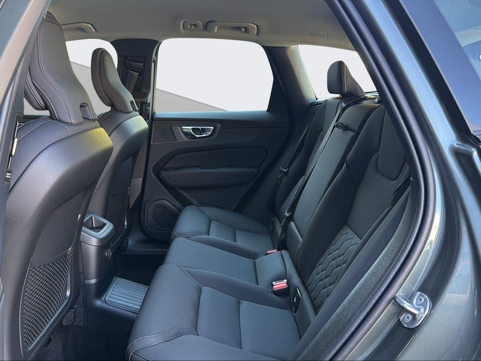 VOLVO XC60 2.0 T6 TE Plus Dark eAWD-image-11