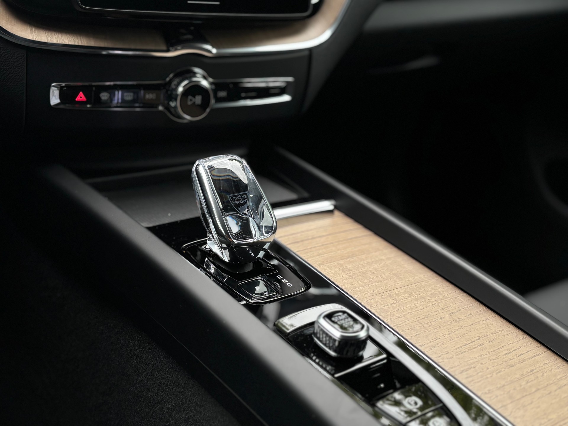VOLVO XC60 2.0 B5 MH Plus Dark AWD-image-15