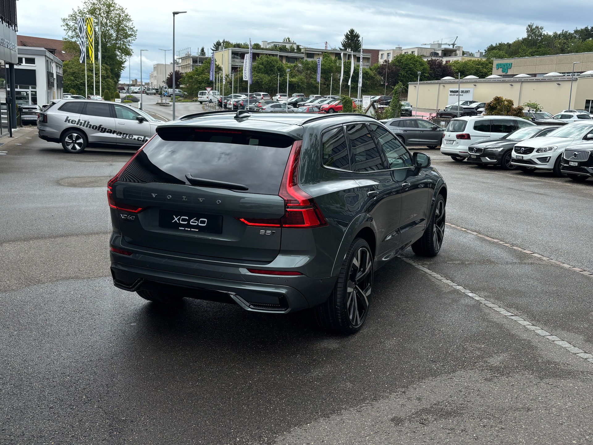 VOLVO XC60 2.0 B5 MH Plus Dark AWD-image-5