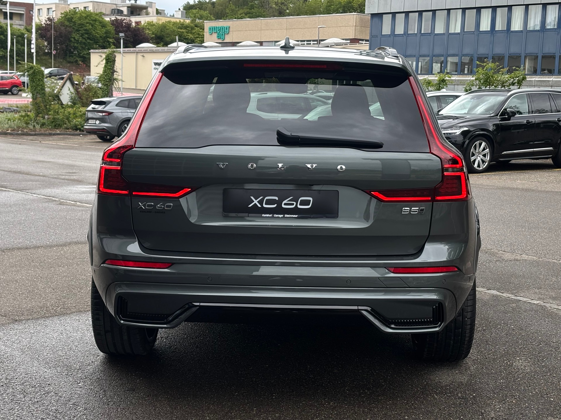 VOLVO XC60 2.0 B5 MH Plus Dark AWD-image-8