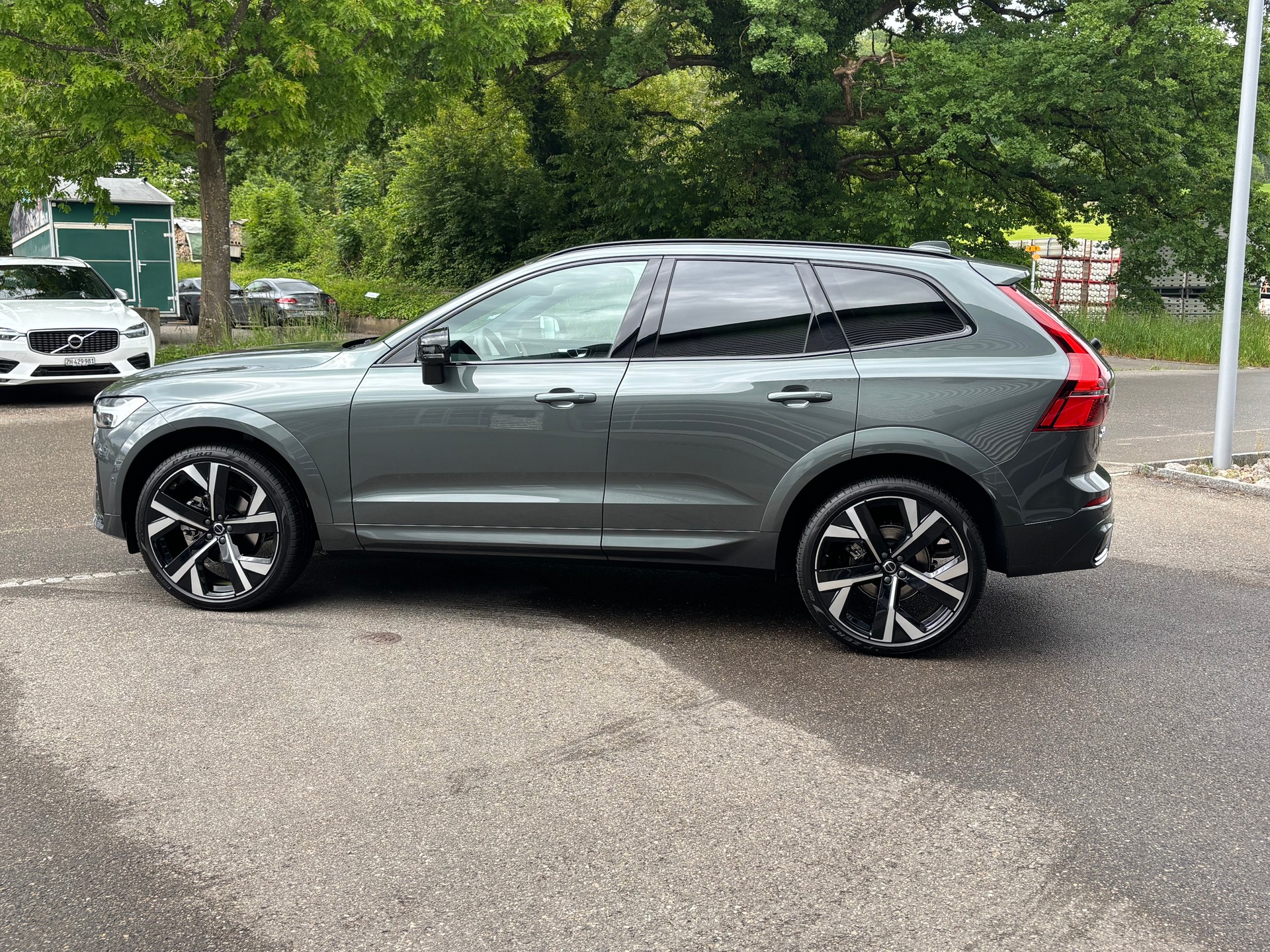 VOLVO XC60 2.0 B5 MH Plus Dark AWD-image-4