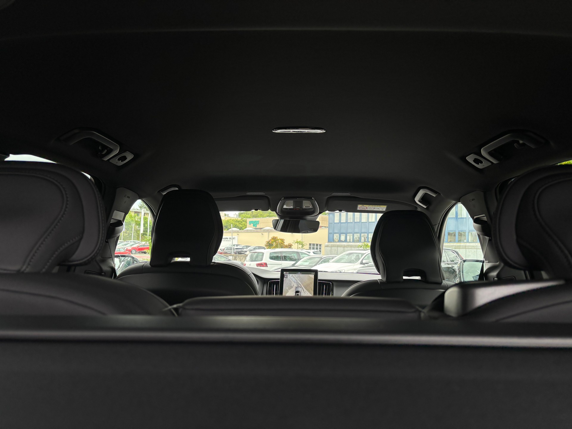 VOLVO XC60 2.0 B5 MH Plus Dark AWD-image-11
