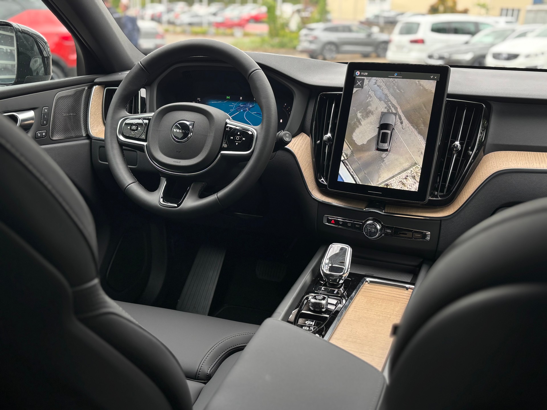VOLVO XC60 2.0 B5 MH Plus Dark AWD-image-13