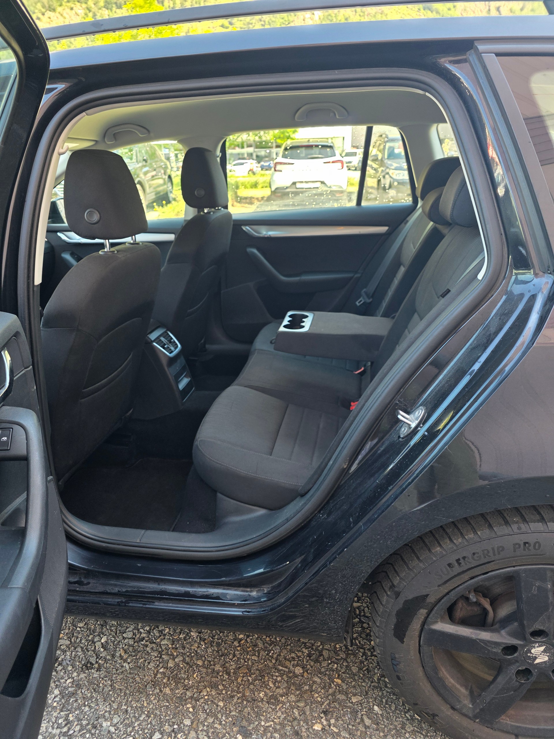 SKODA OCTAVIA-image-8