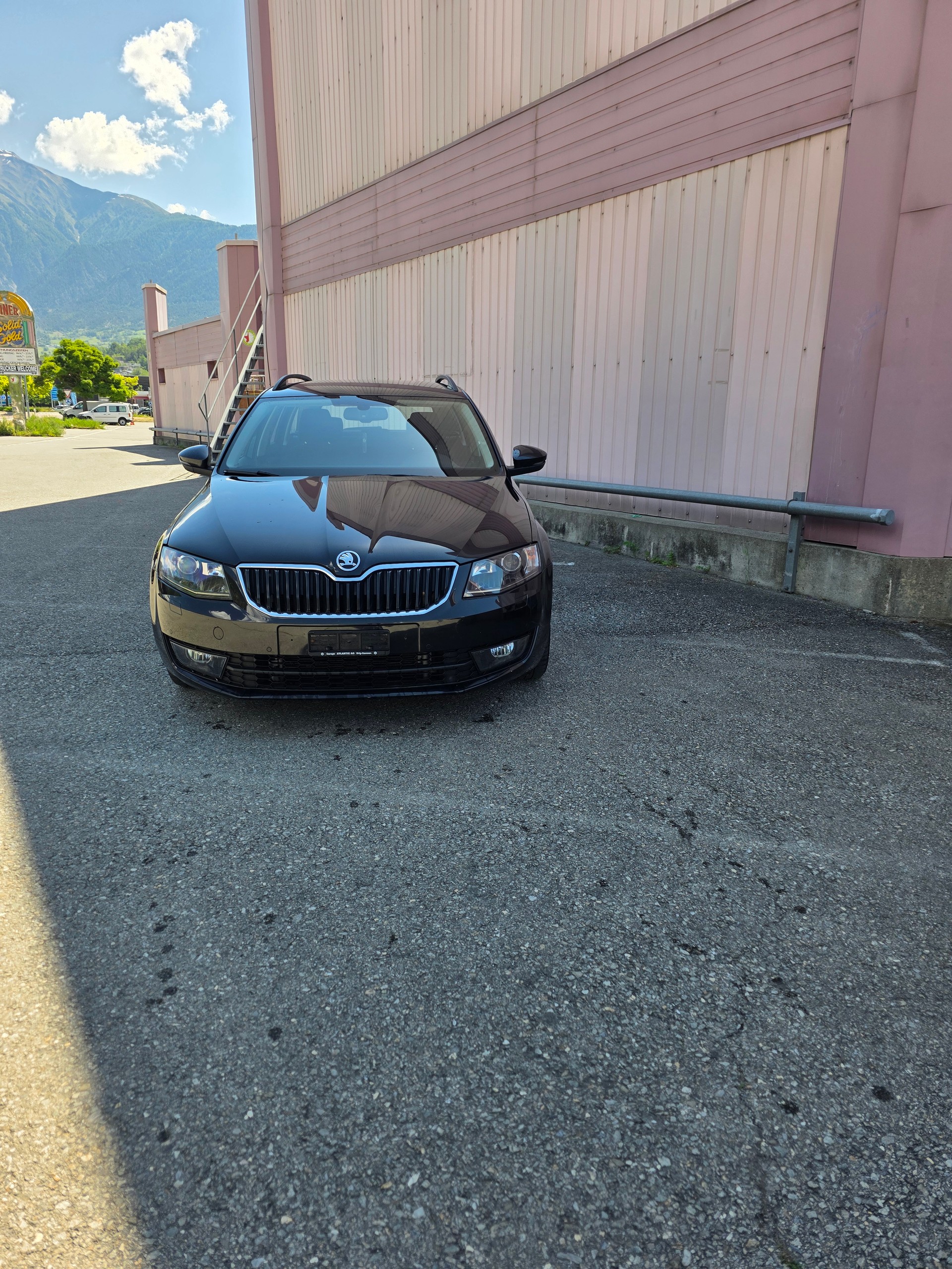 SKODA OCTAVIA-image-1