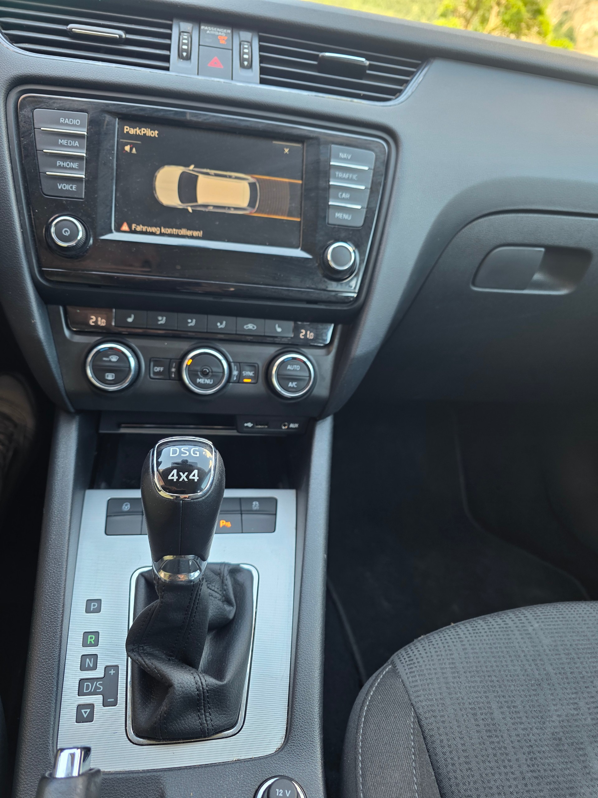 SKODA OCTAVIA-image-14