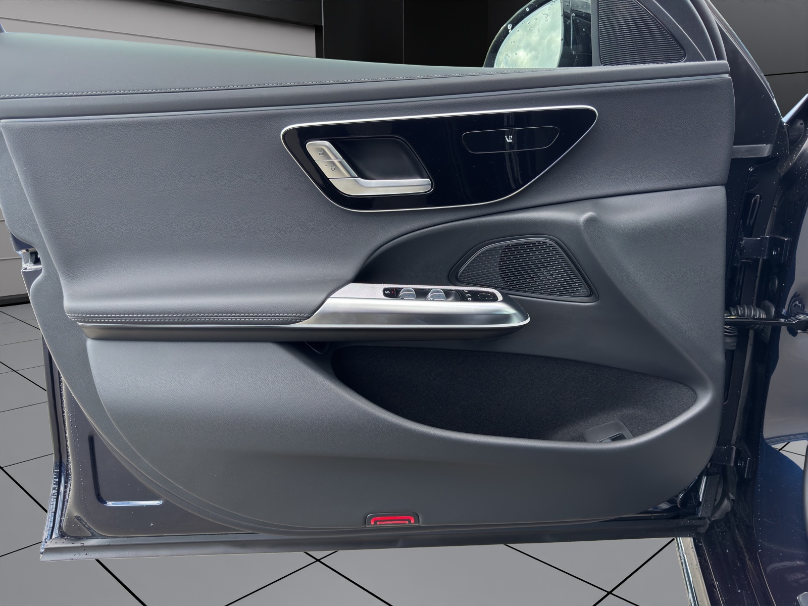 MERCEDES-BENZ E 220 d T 4Matic 9G-Tronic-image-6