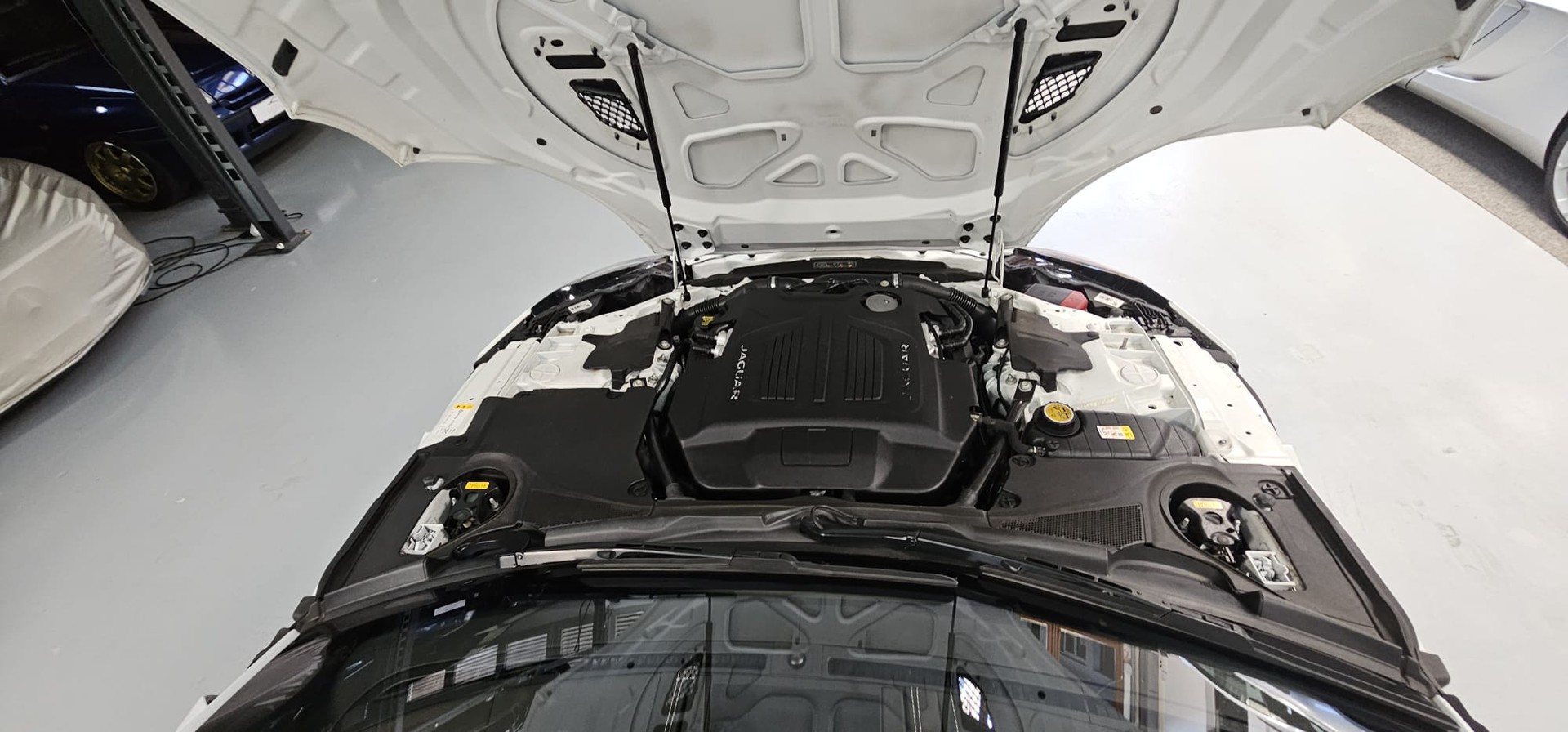 JAGUAR F-Type Coupé 3.0 V6 S/C AWD Chequered Flag Automatik-image-13