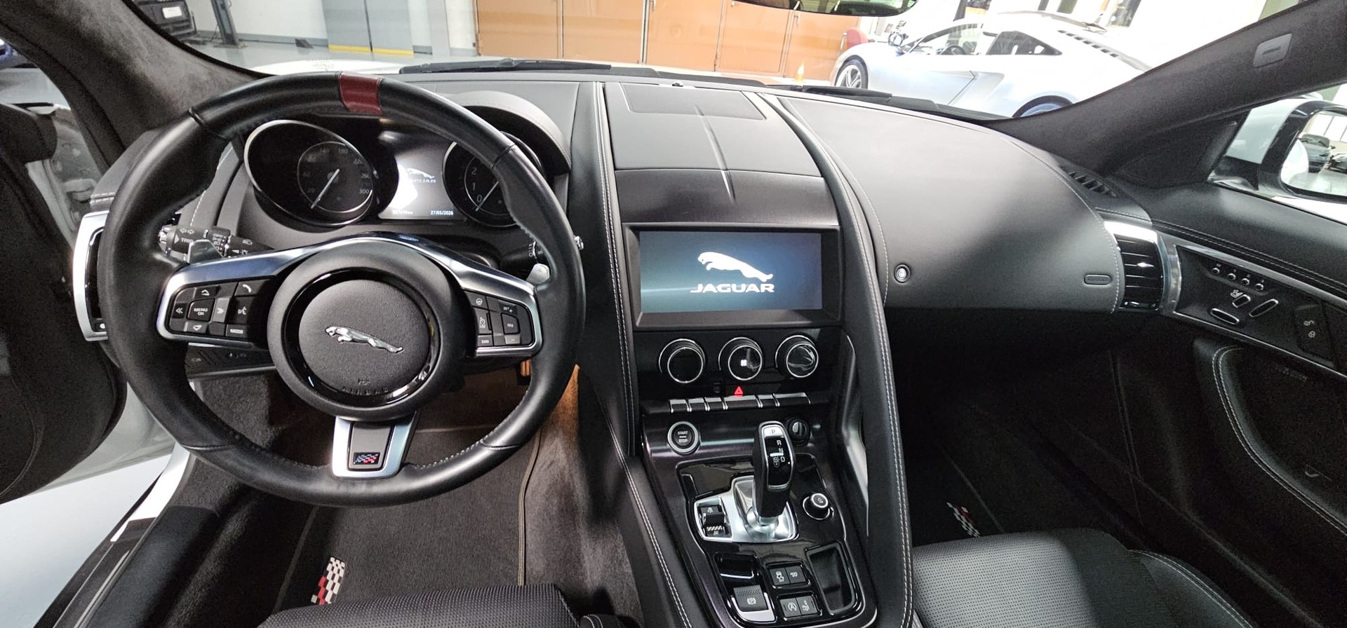 JAGUAR F-Type Coupé 3.0 V6 S/C AWD Chequered Flag Automatik-image-11