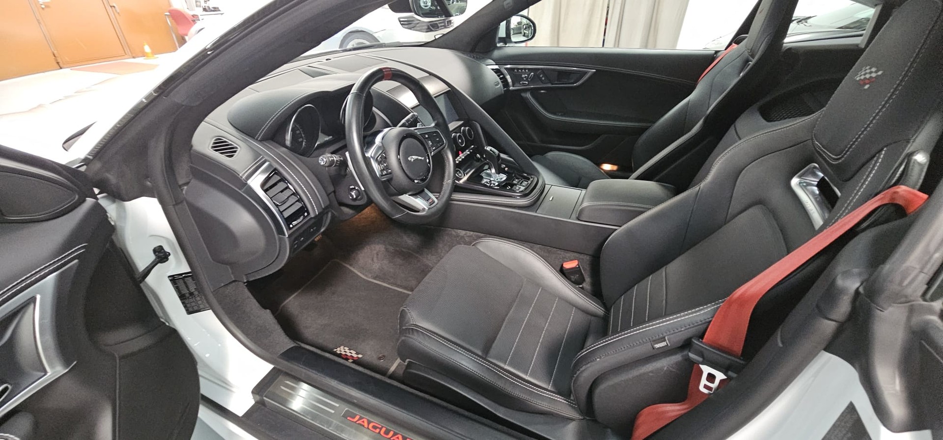 JAGUAR F-Type Coupé 3.0 V6 S/C AWD Chequered Flag Automatik-image-8