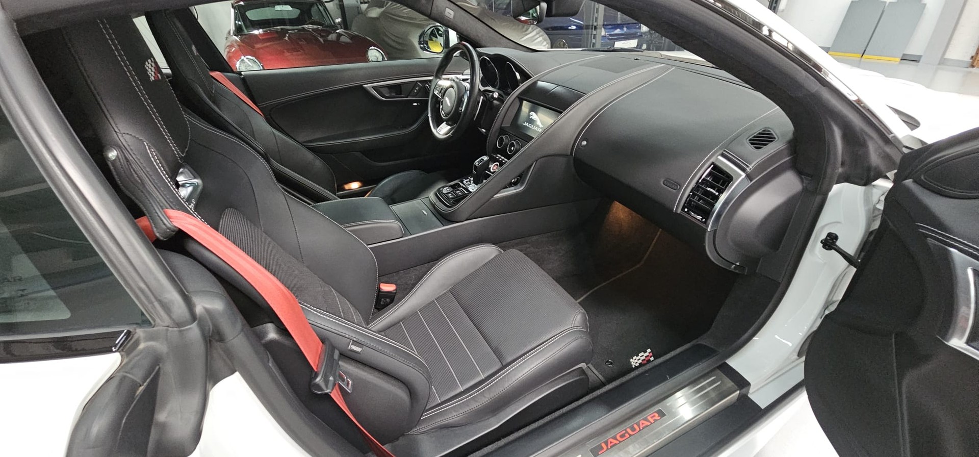JAGUAR F-Type Coupé 3.0 V6 S/C AWD Chequered Flag Automatik-image-9