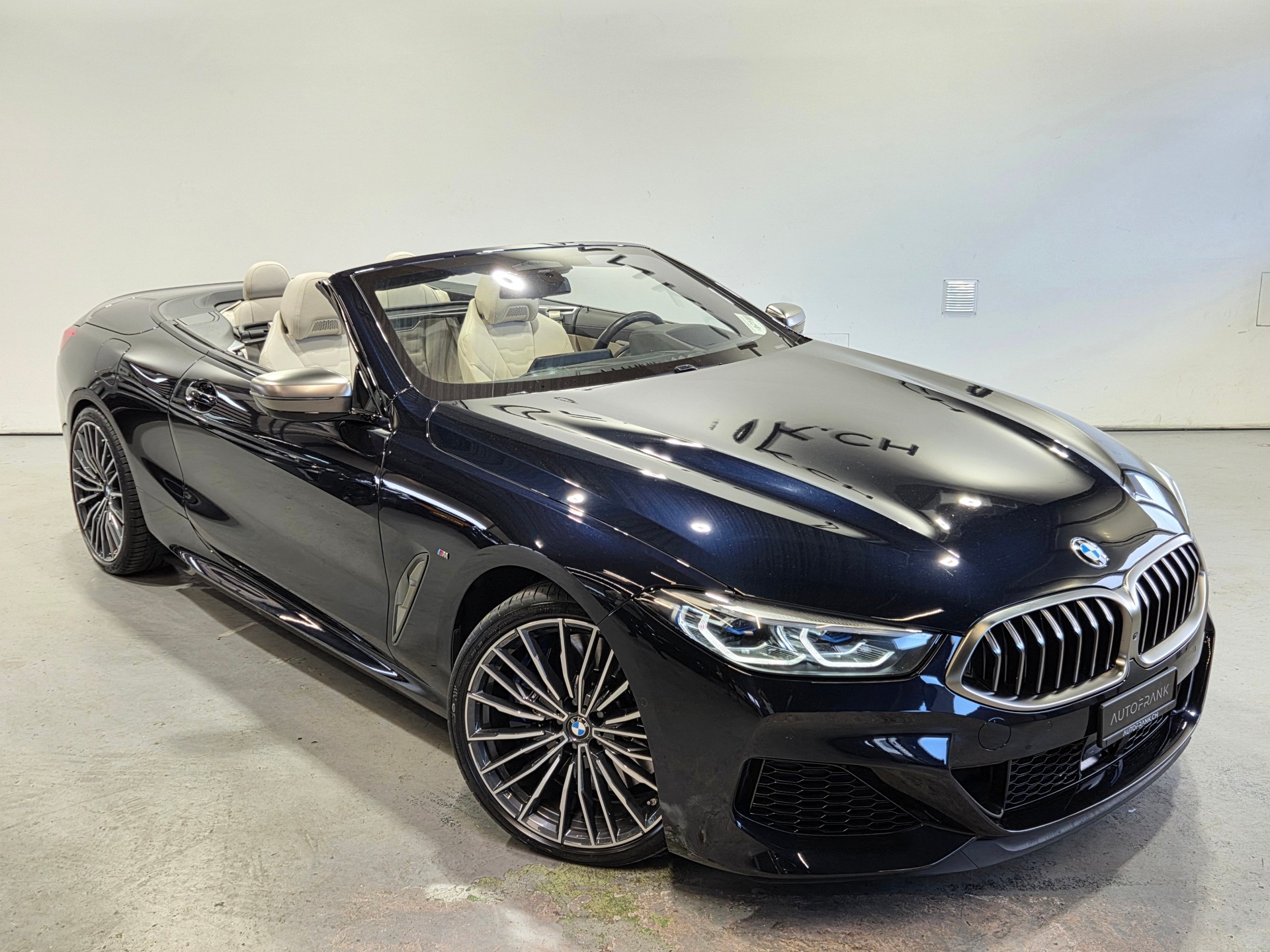 BMW M850i xDrive Cabriolet-image-16