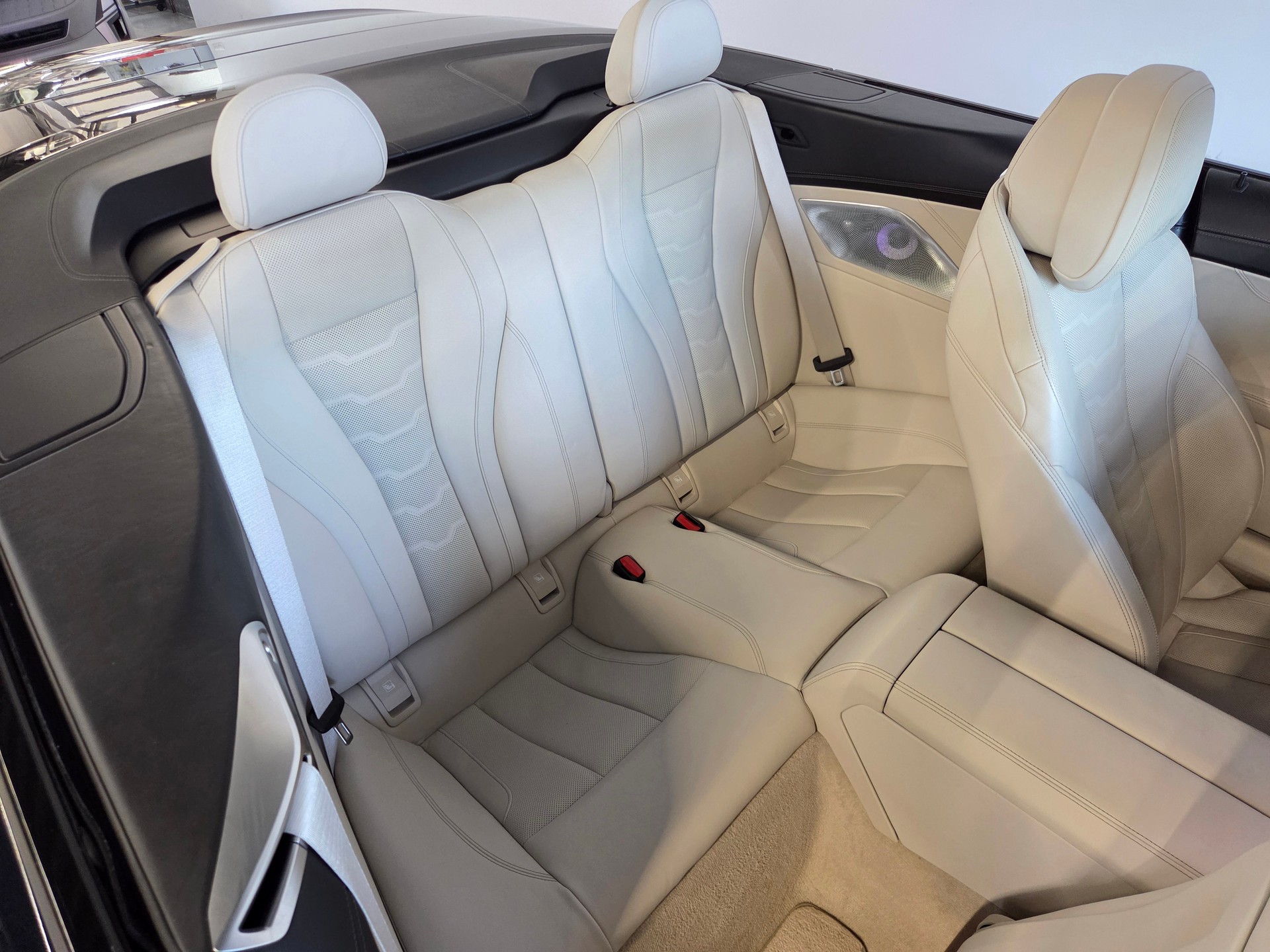 BMW M850i xDrive Cabriolet-image-25