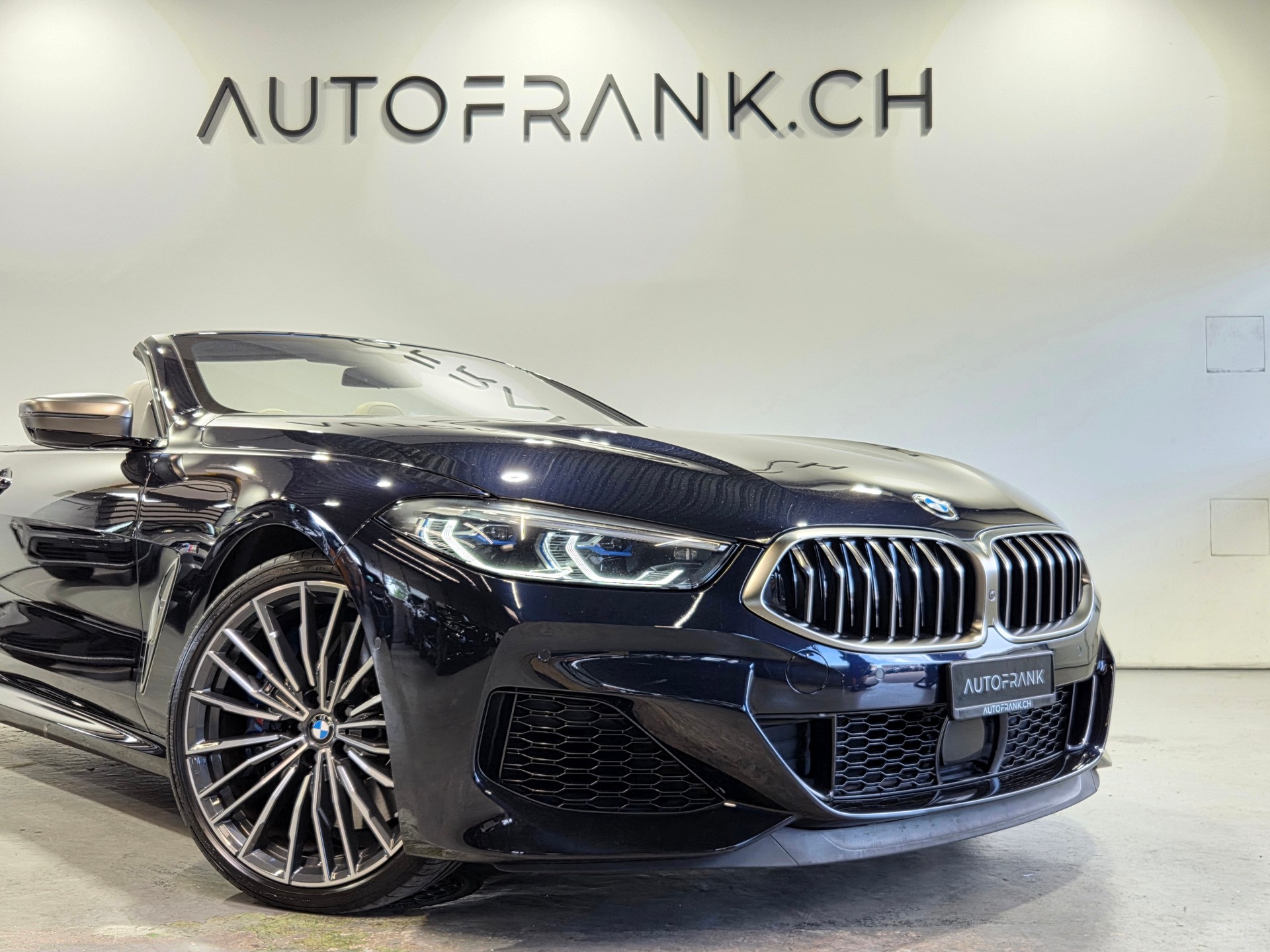 BMW M850i xDrive Cabriolet-image-12