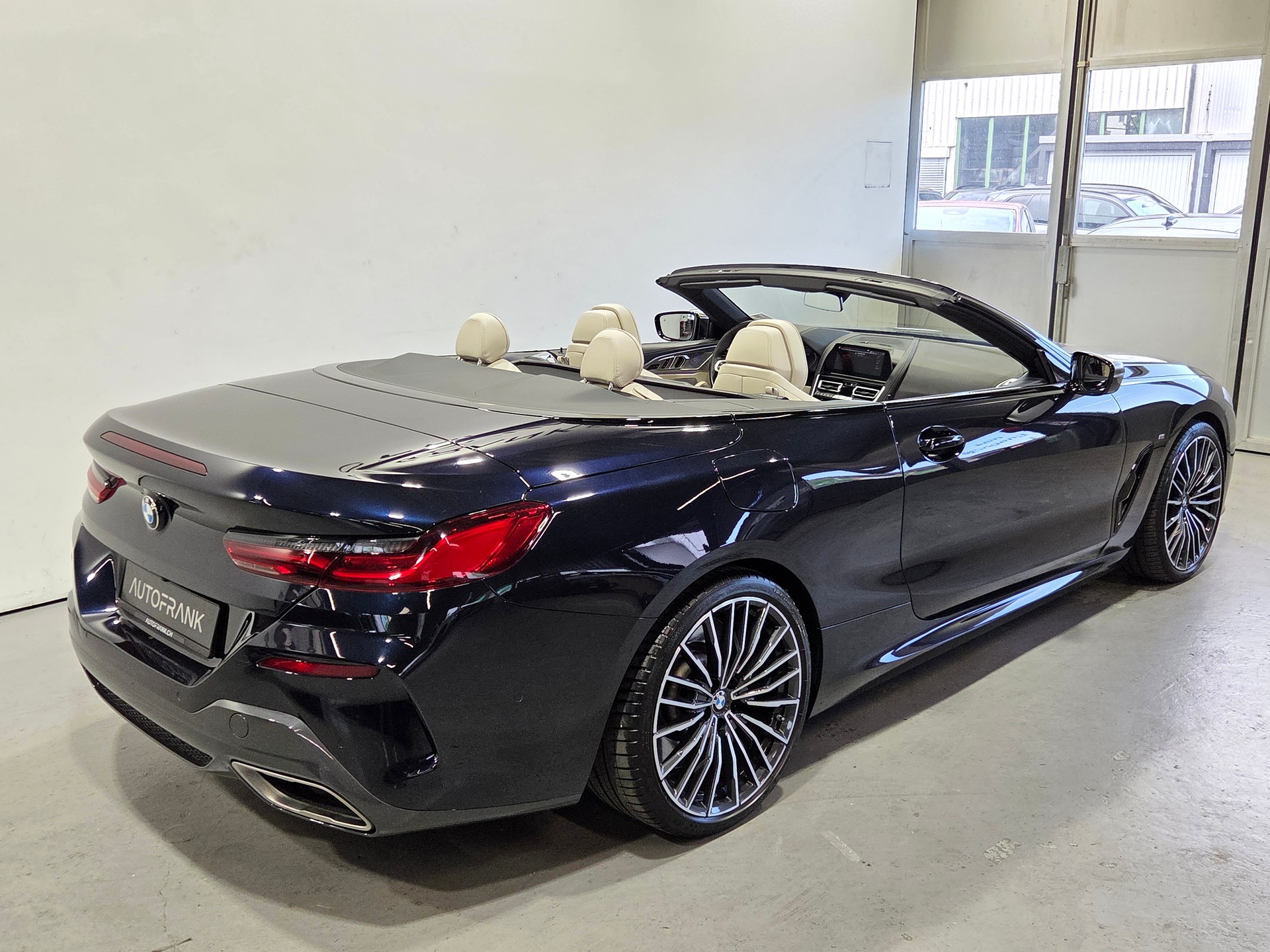 BMW M850i xDrive Cabriolet-image-17
