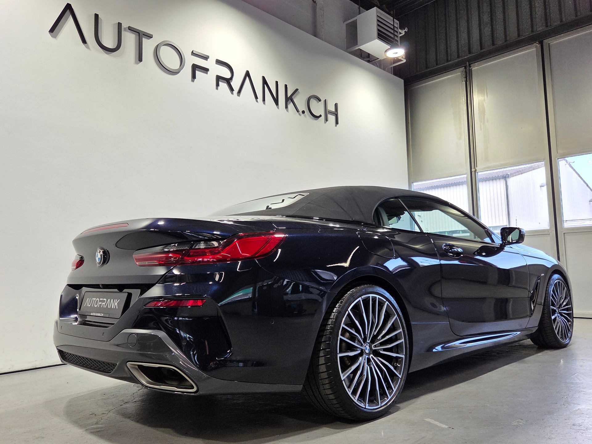 BMW M850i xDrive Cabriolet-image-4