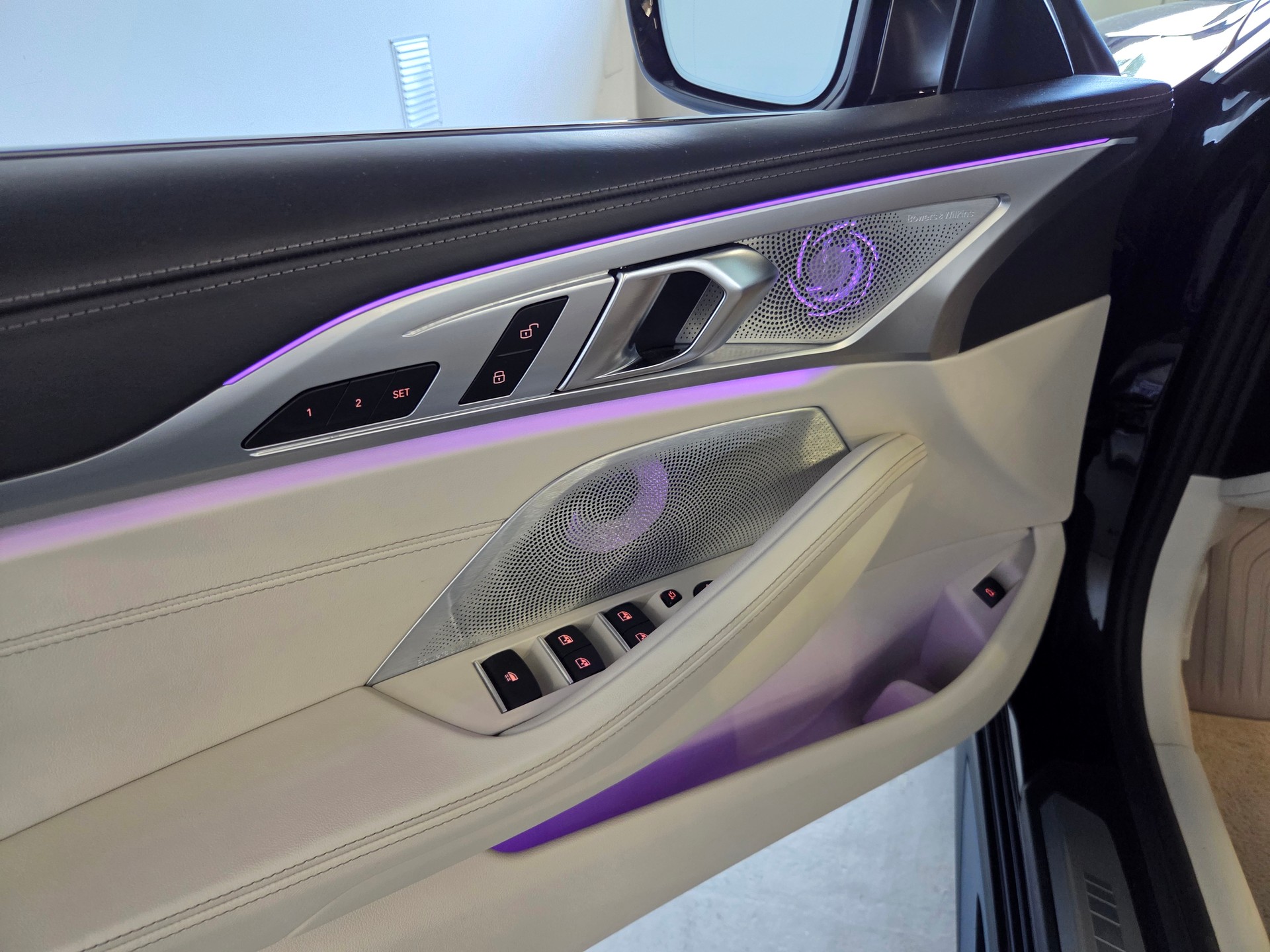 BMW M850i xDrive Cabriolet-image-15