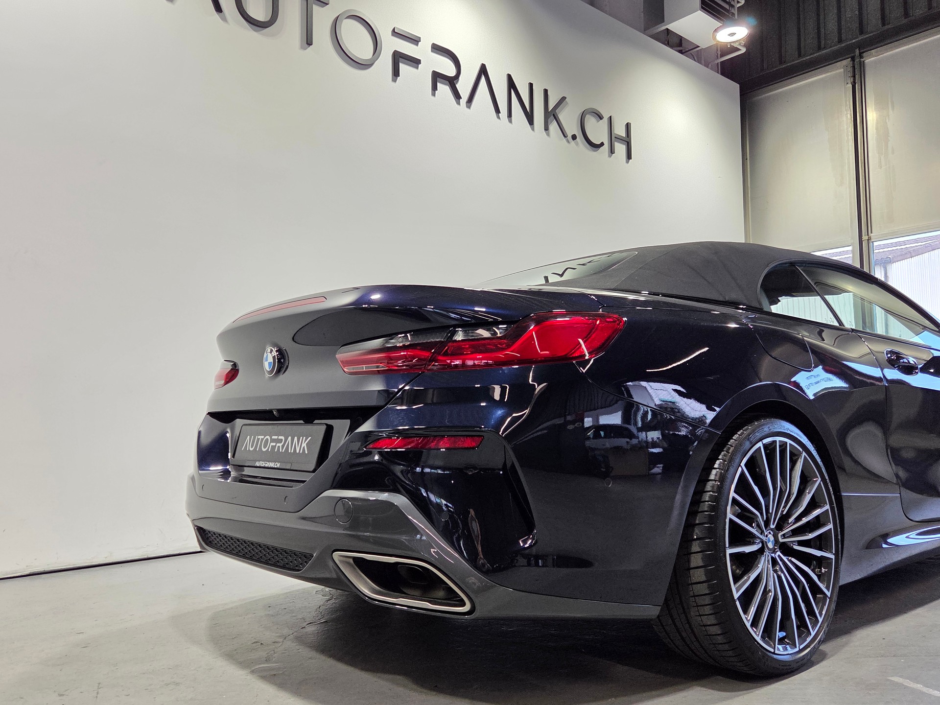BMW M850i xDrive Cabriolet-image-13