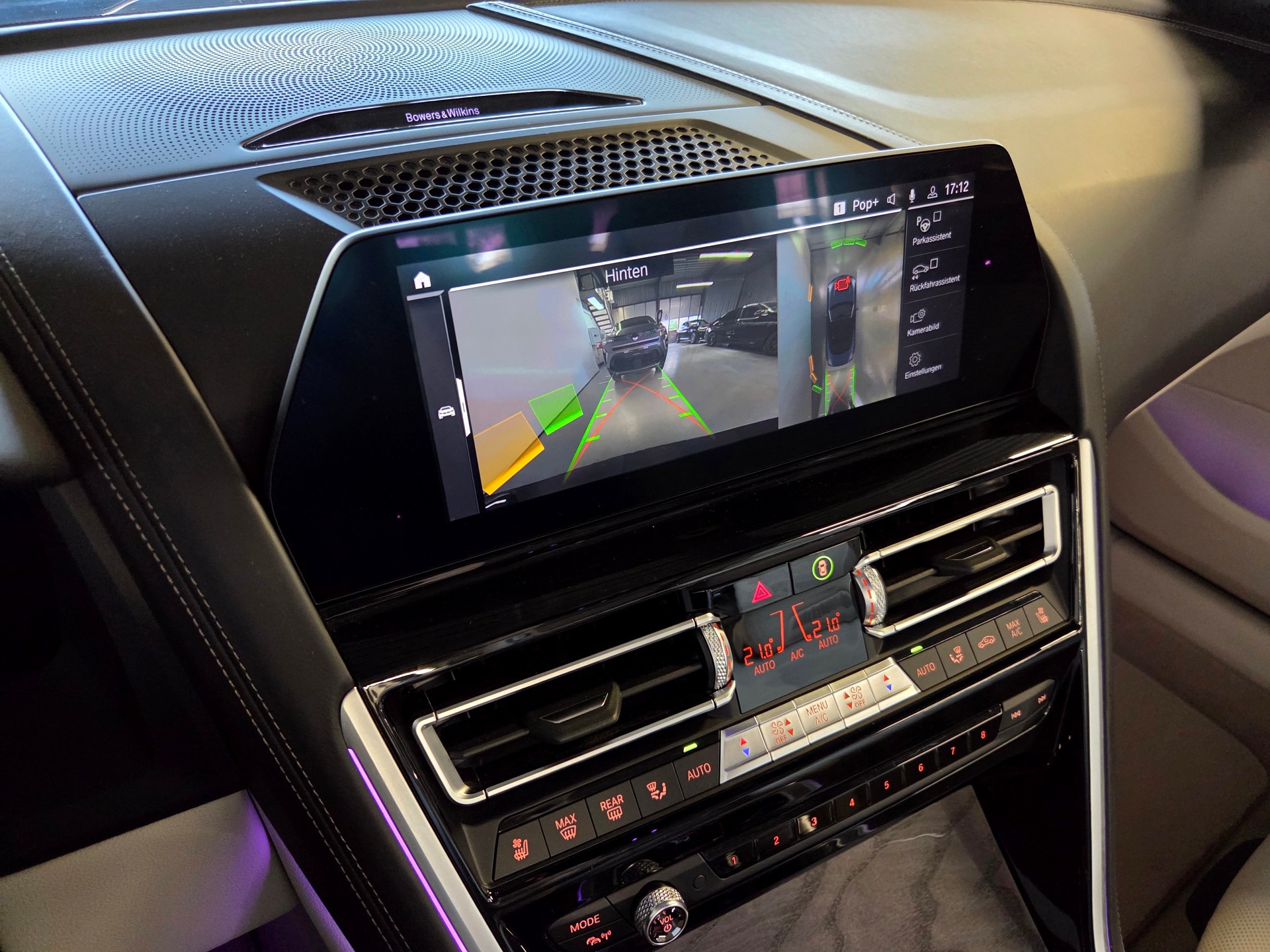 BMW M850i xDrive Cabriolet-image-9