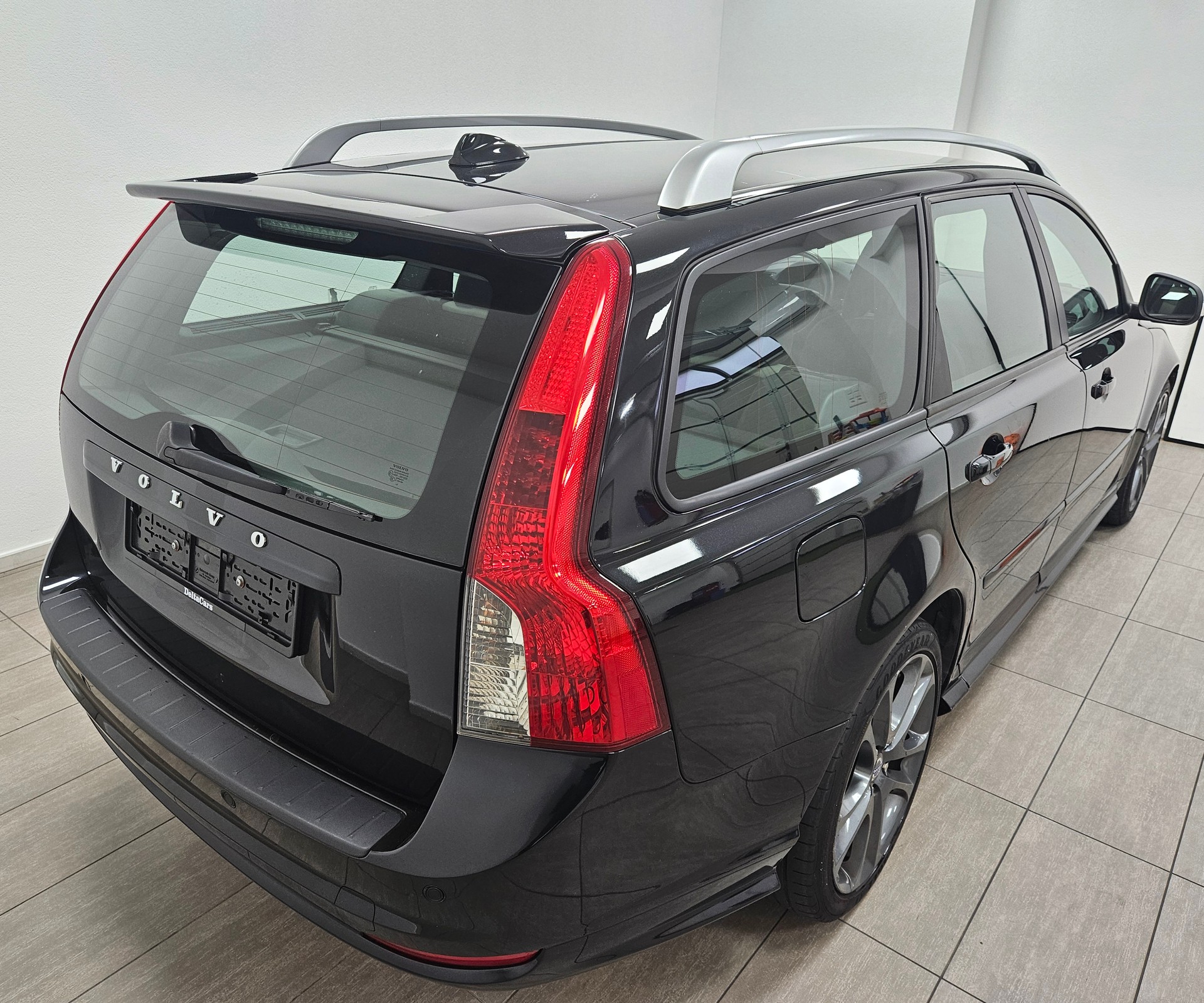 VOLVO V50 D4 R-Design Geartronic-image-4