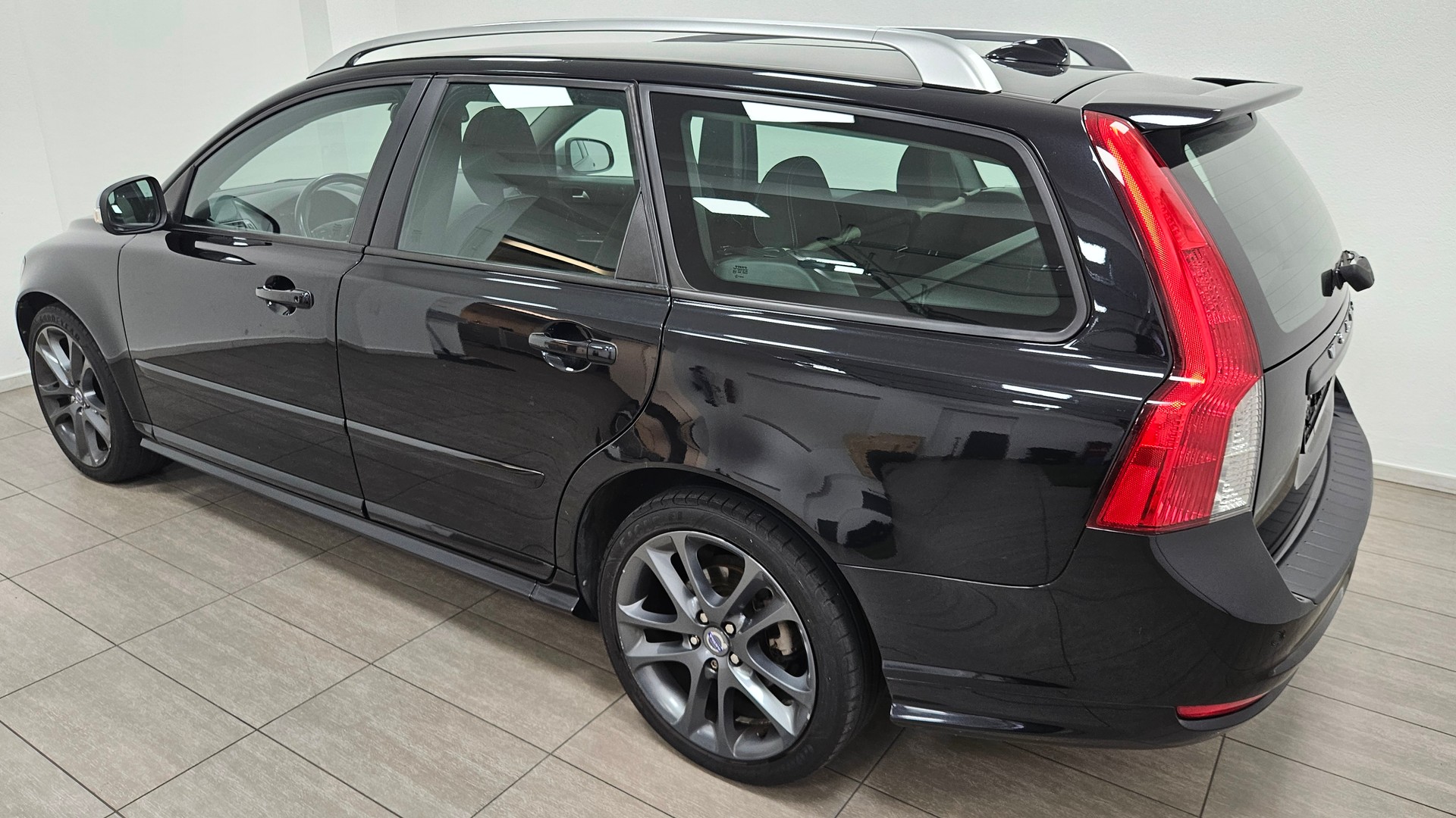 VOLVO V50 D4 R-Design Geartronic-image-6