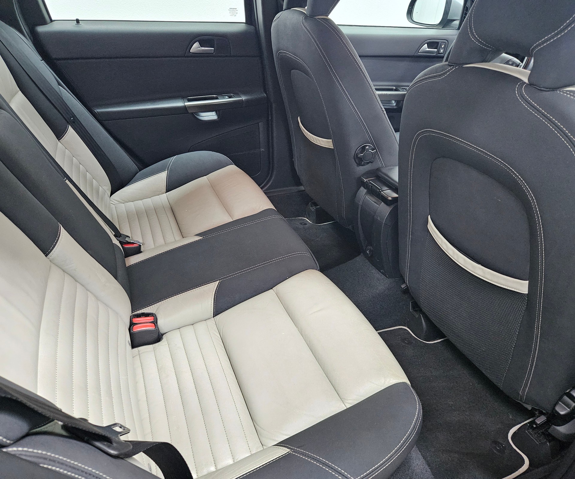 VOLVO V50 D4 R-Design Geartronic-image-14