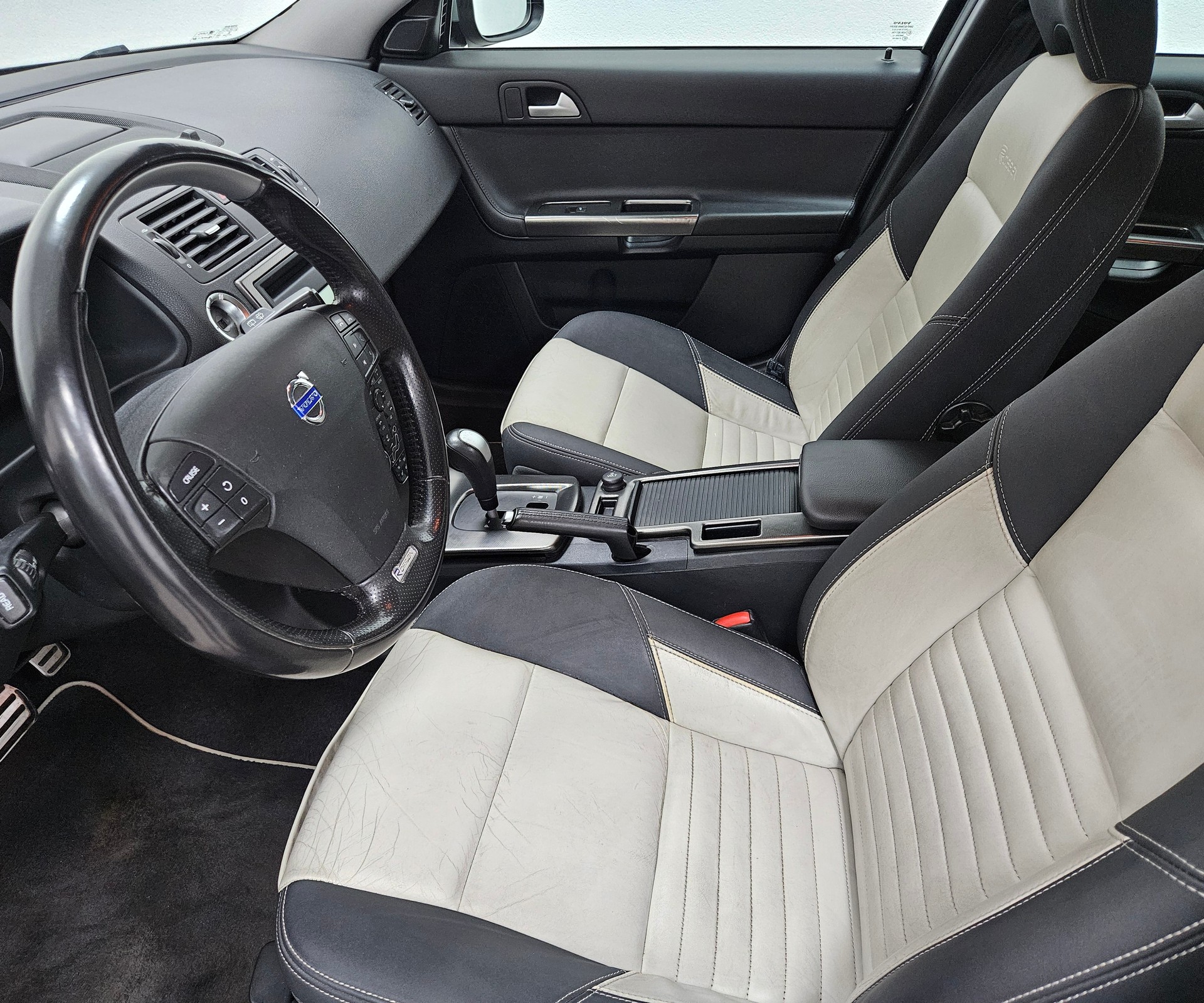 VOLVO V50 D4 R-Design Geartronic-image-13