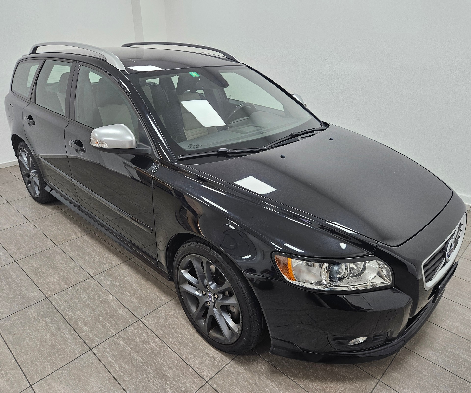 VOLVO V50 D4 R-Design Geartronic-image-1