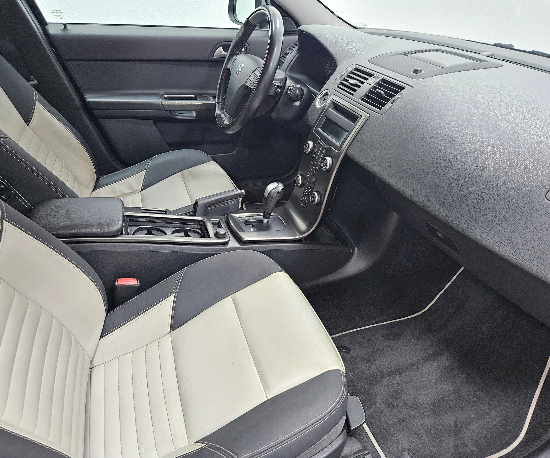 VOLVO V50 D4 R-Design Geartronic-image-11