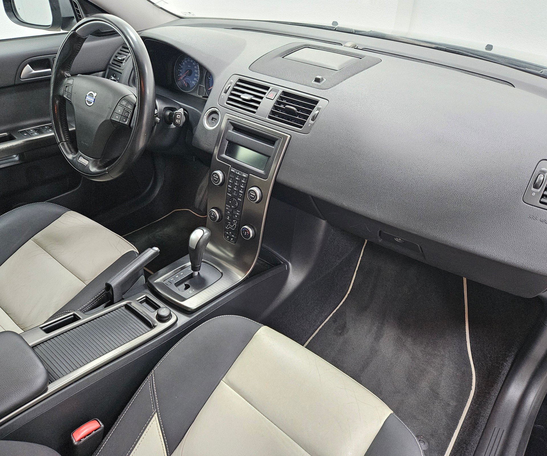 VOLVO V50 D4 R-Design Geartronic-image-12