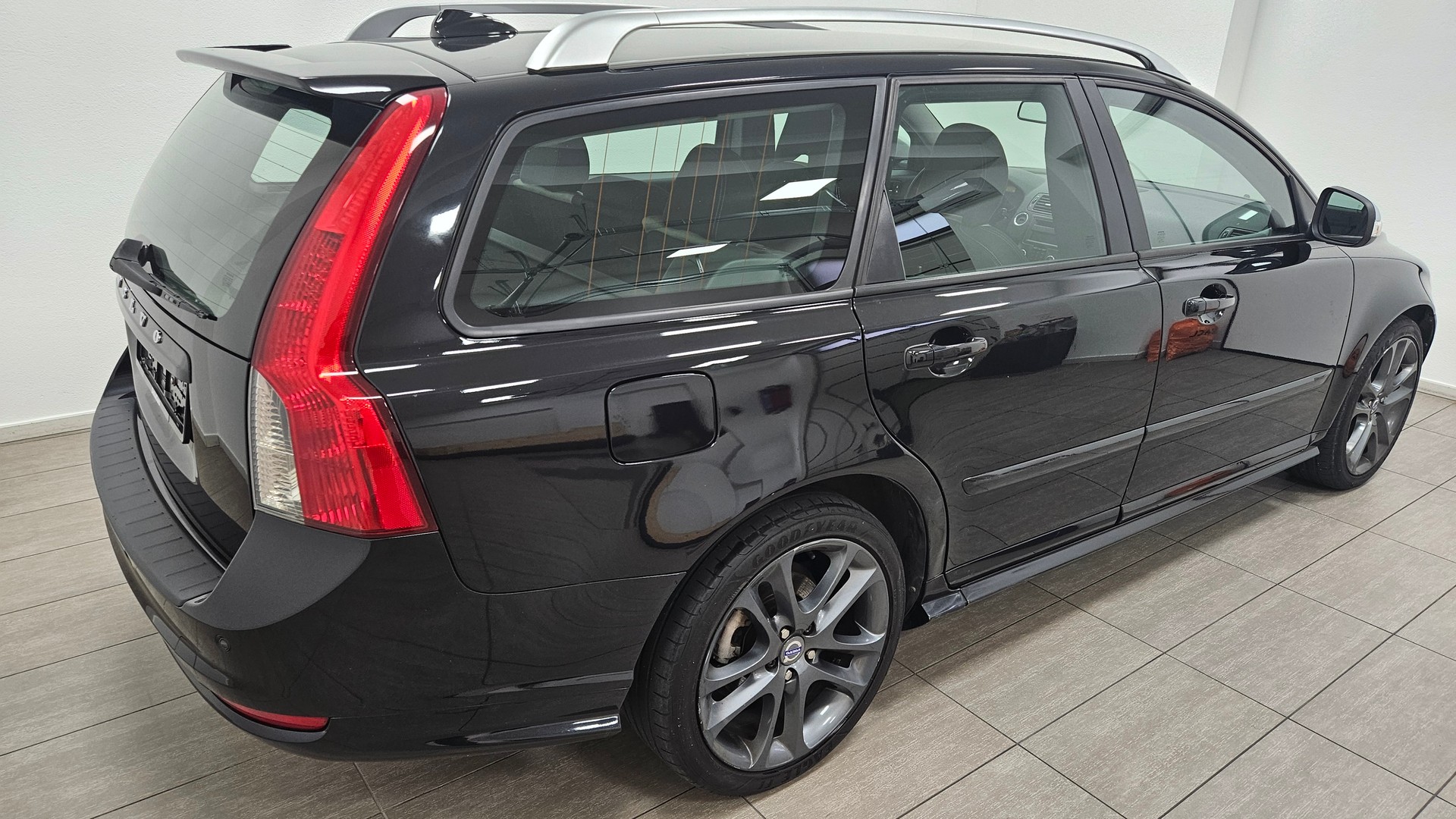 VOLVO V50 D4 R-Design Geartronic-image-3