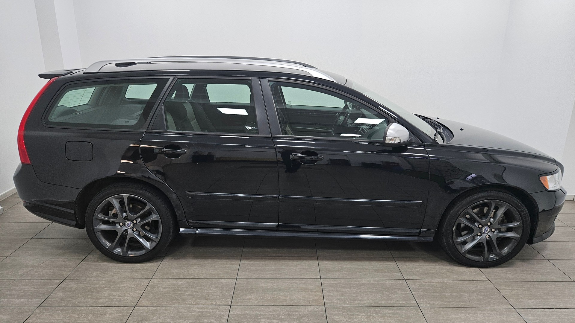 VOLVO V50 D4 R-Design Geartronic-image-2