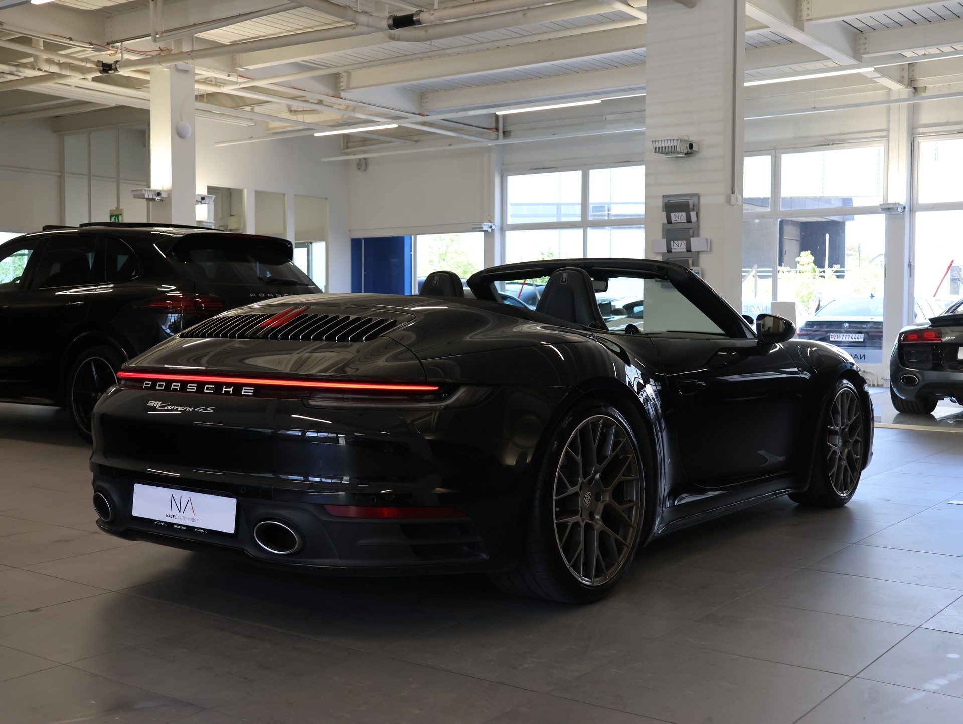 PORSCHE 911 Carrera 4S Cabriolet PDK *Sport Chrono* *Sportabgassanlage* *Leder Packet*-image-6