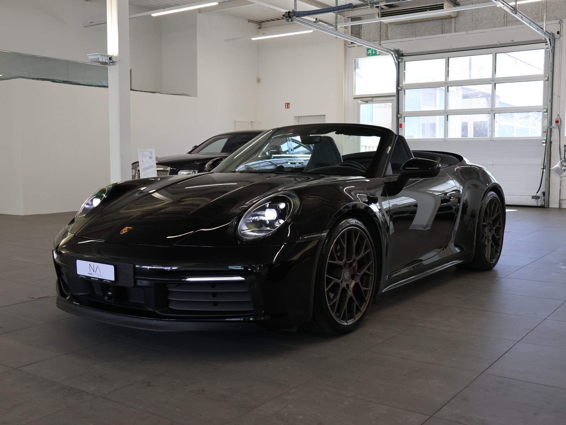 PORSCHE 911 Carrera 4S Cabriolet PDK *Sport Chrono* *Sportabgassanlage* *Leder Packet*-image-4