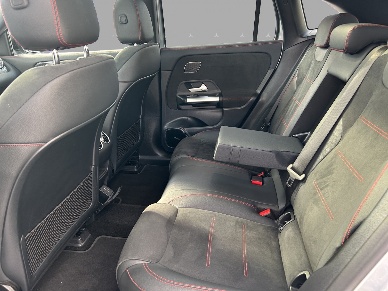 MERCEDES-BENZ EQA 350 66,5 kWh 4Matic Swiss Star-image-13