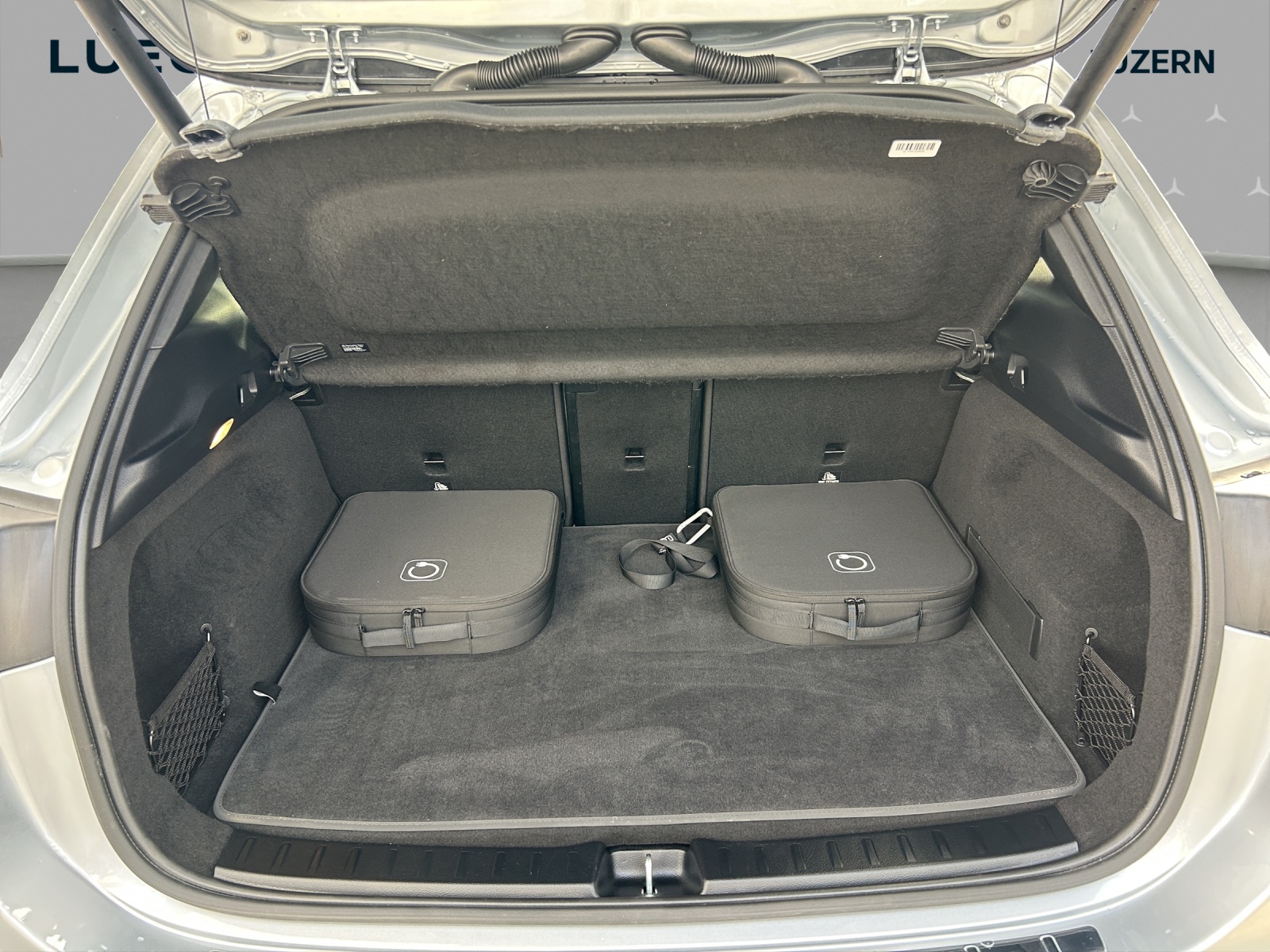 MERCEDES-BENZ EQA 350 66,5 kWh 4Matic Swiss Star-image-14
