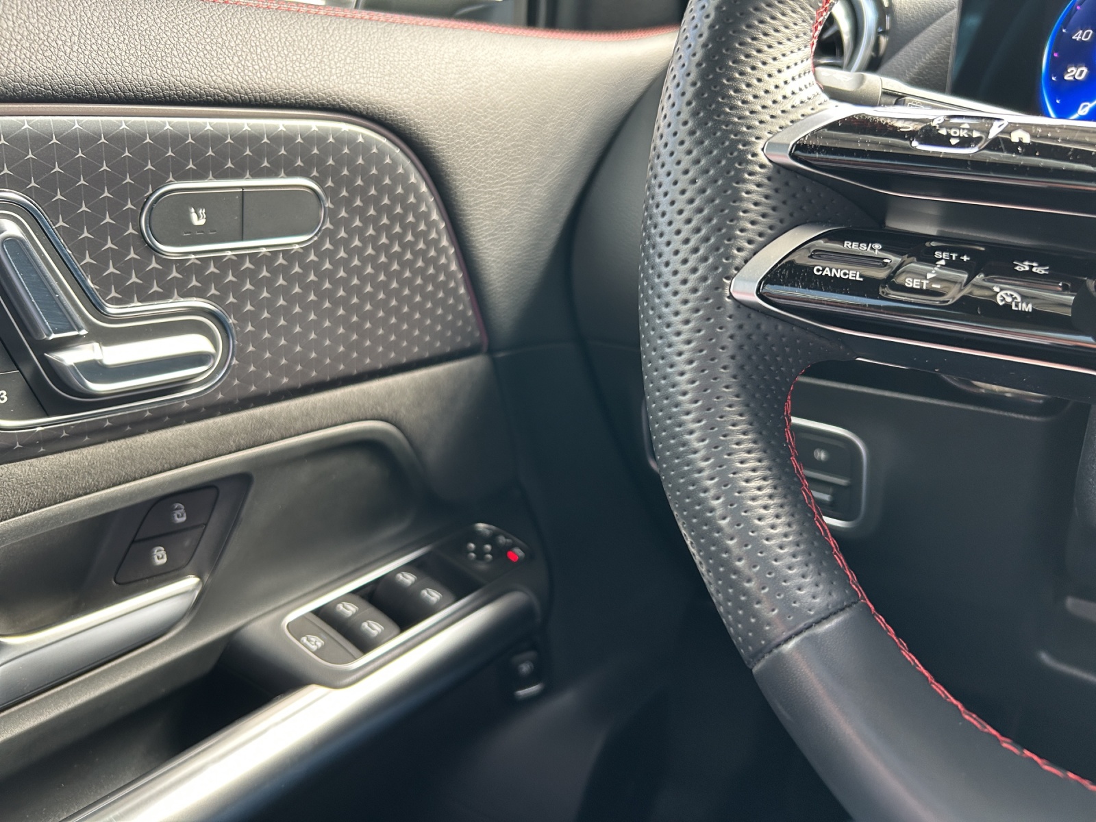 MERCEDES-BENZ EQA 350 66,5 kWh 4Matic Swiss Star-image-12