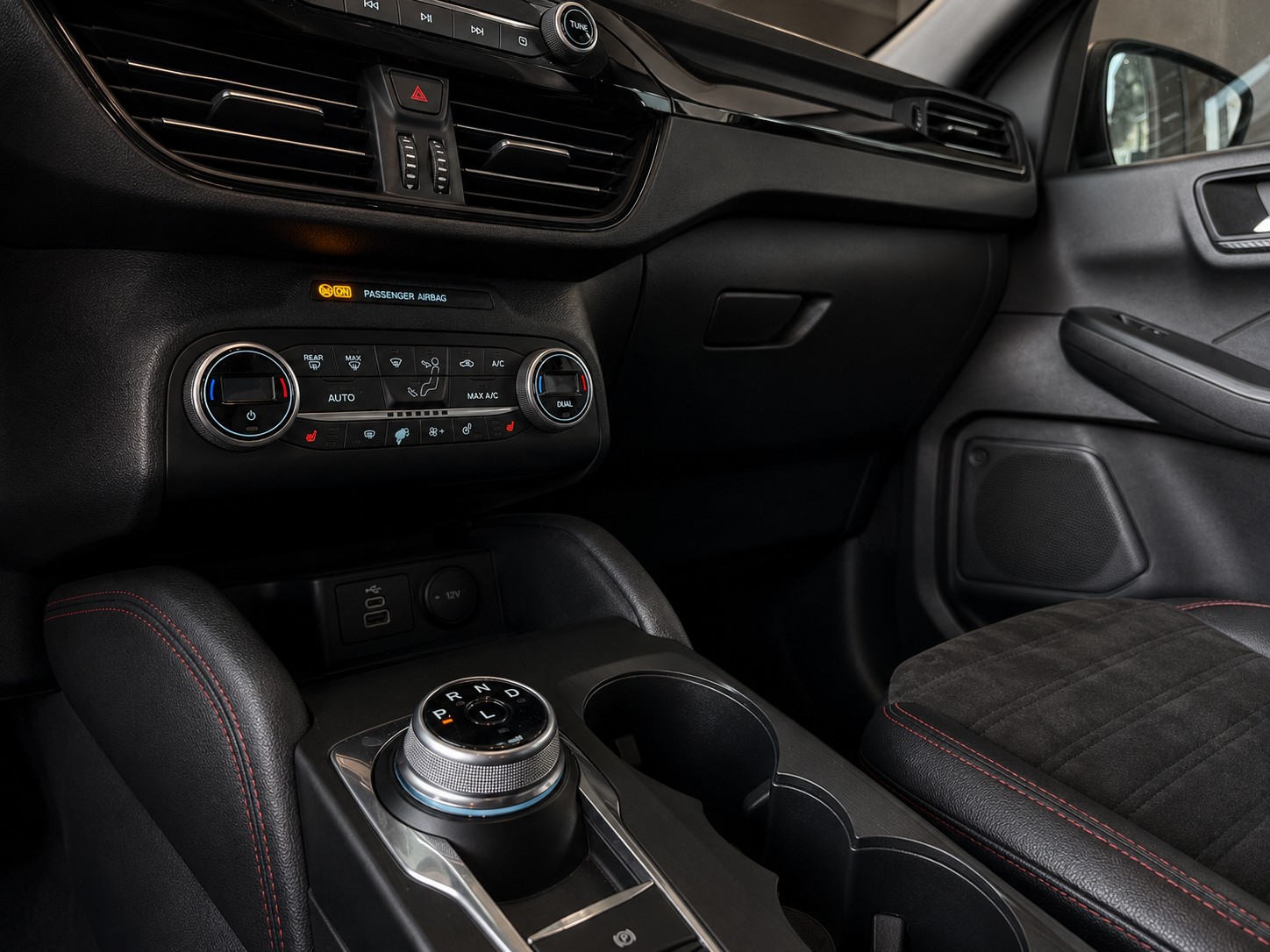 FORD Kuga 2.5 FHEV ST-Line X 4WD-image-10