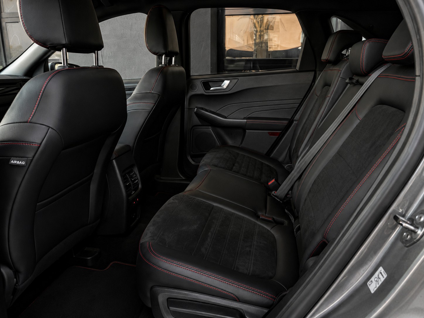 FORD Kuga 2.5 FHEV ST-Line X 4WD-image-11
