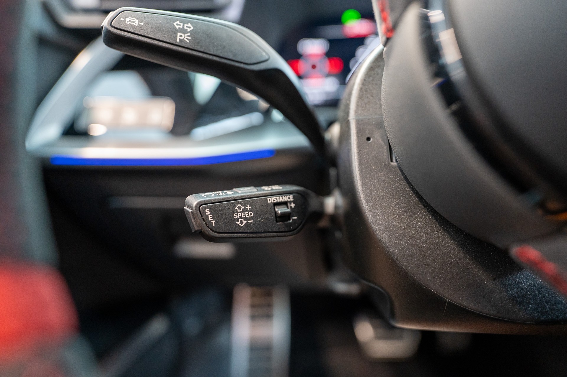 AUDI RS3 Limousine 2.5 TFSI quattro S-Tronic / Alcantara-Lenkrad / B&O / Performance Auspuff-image-17