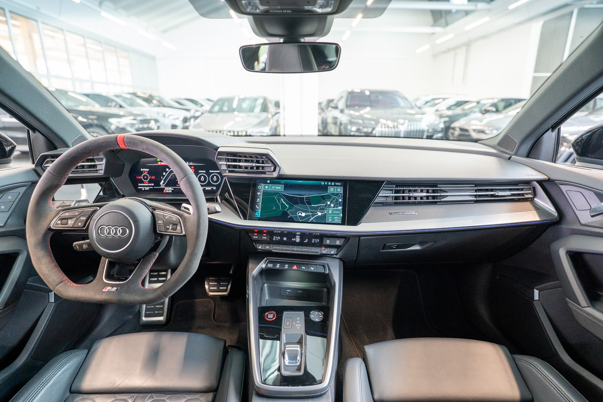 AUDI RS3 Limousine 2.5 TFSI quattro S-Tronic / Alcantara-Lenkrad / B&O / Performance Auspuff-image-15