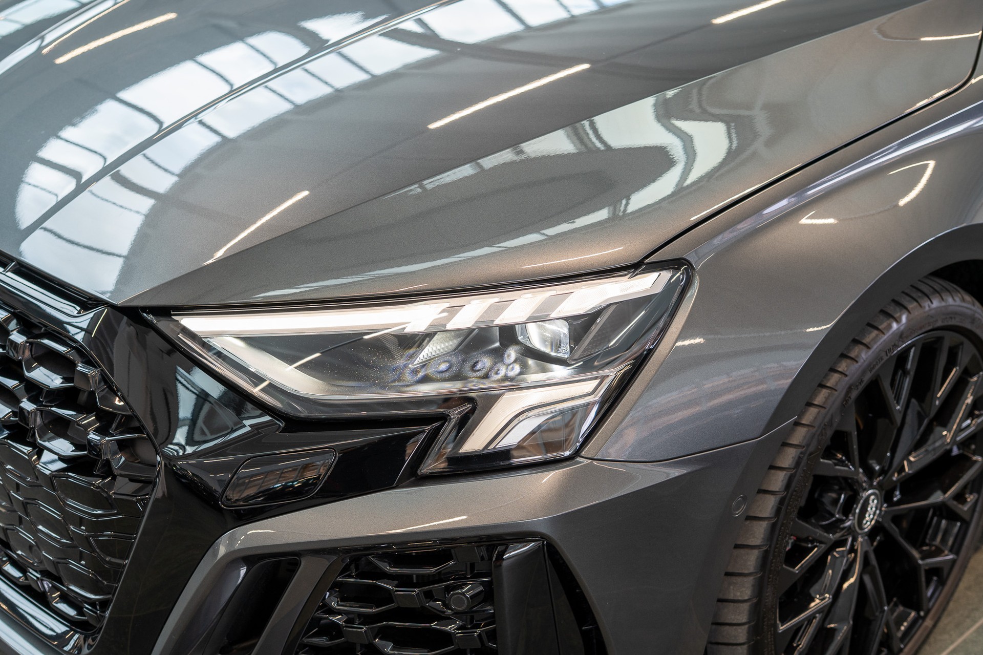 AUDI RS3 Limousine 2.5 TFSI quattro S-Tronic / Alcantara-Lenkrad / B&O / Performance Auspuff-image-22