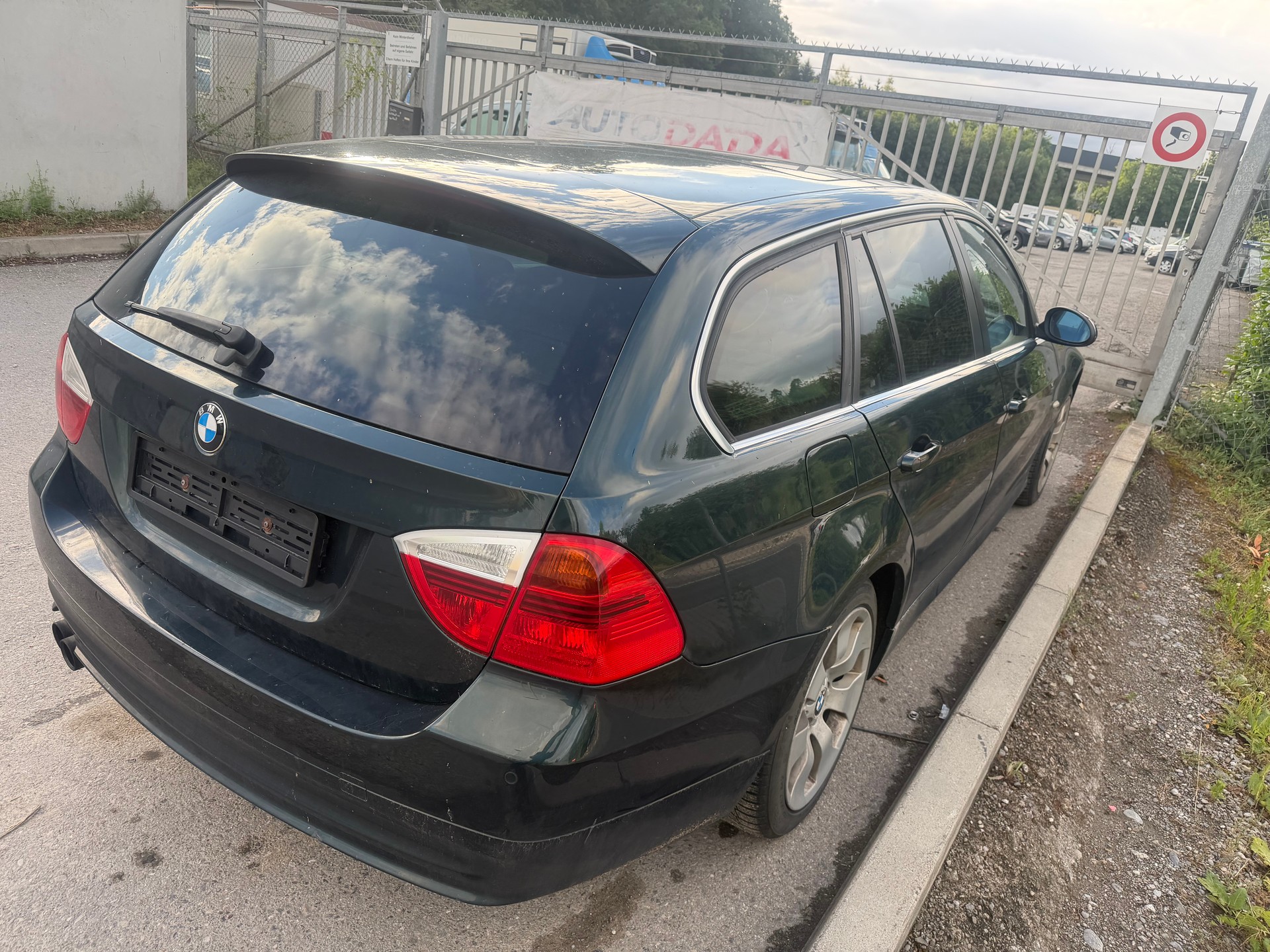 BMW 330xi Touring Steptronic-image-2