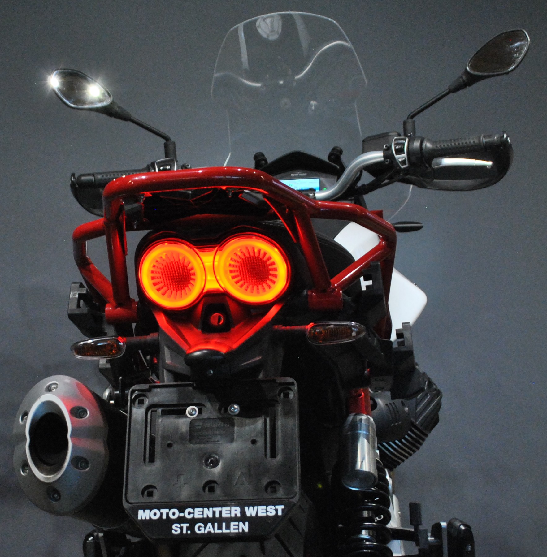 MOTO GUZZI V85 TT-image-8