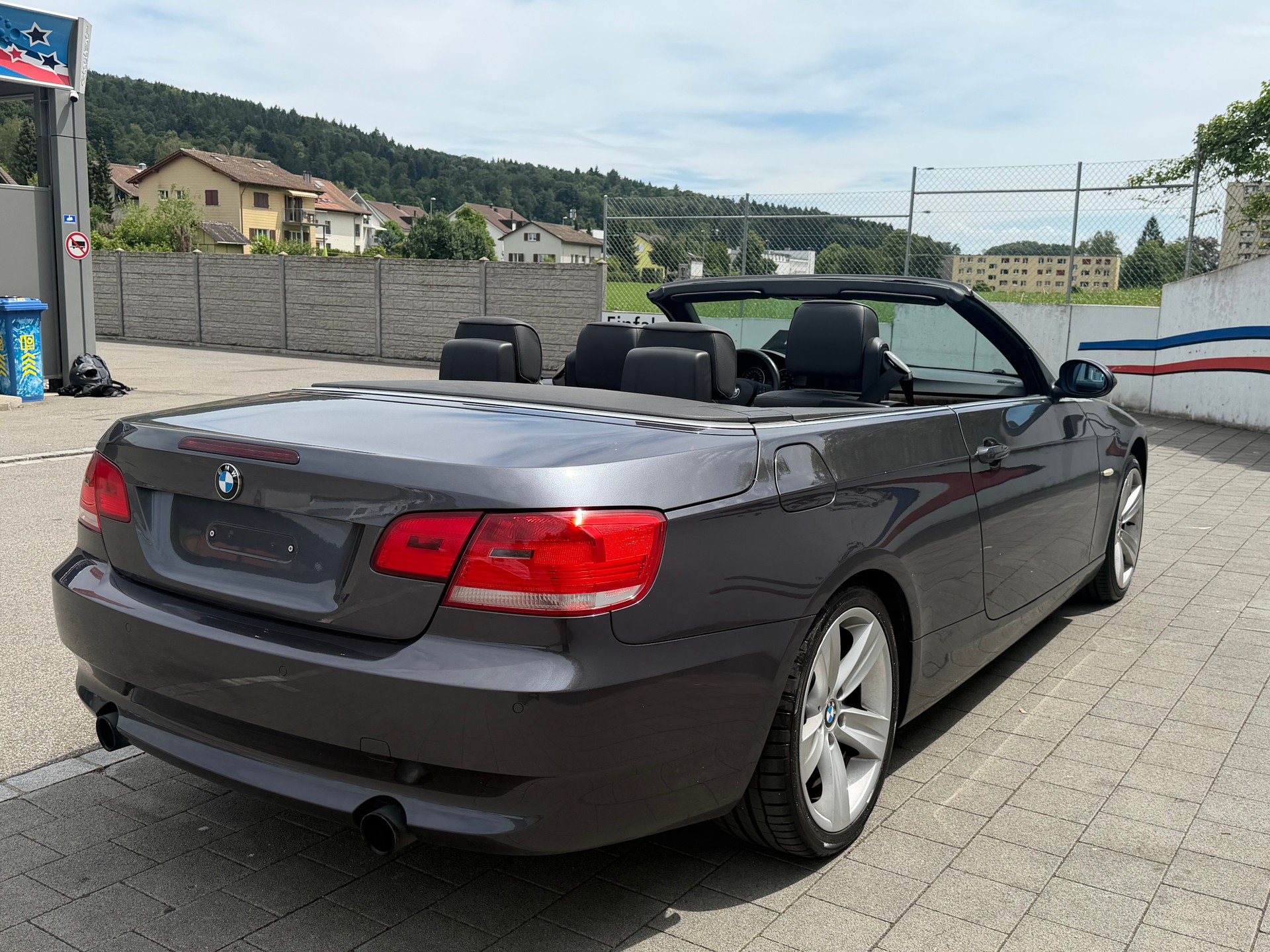 BMW 335i Cabriolet-image-6