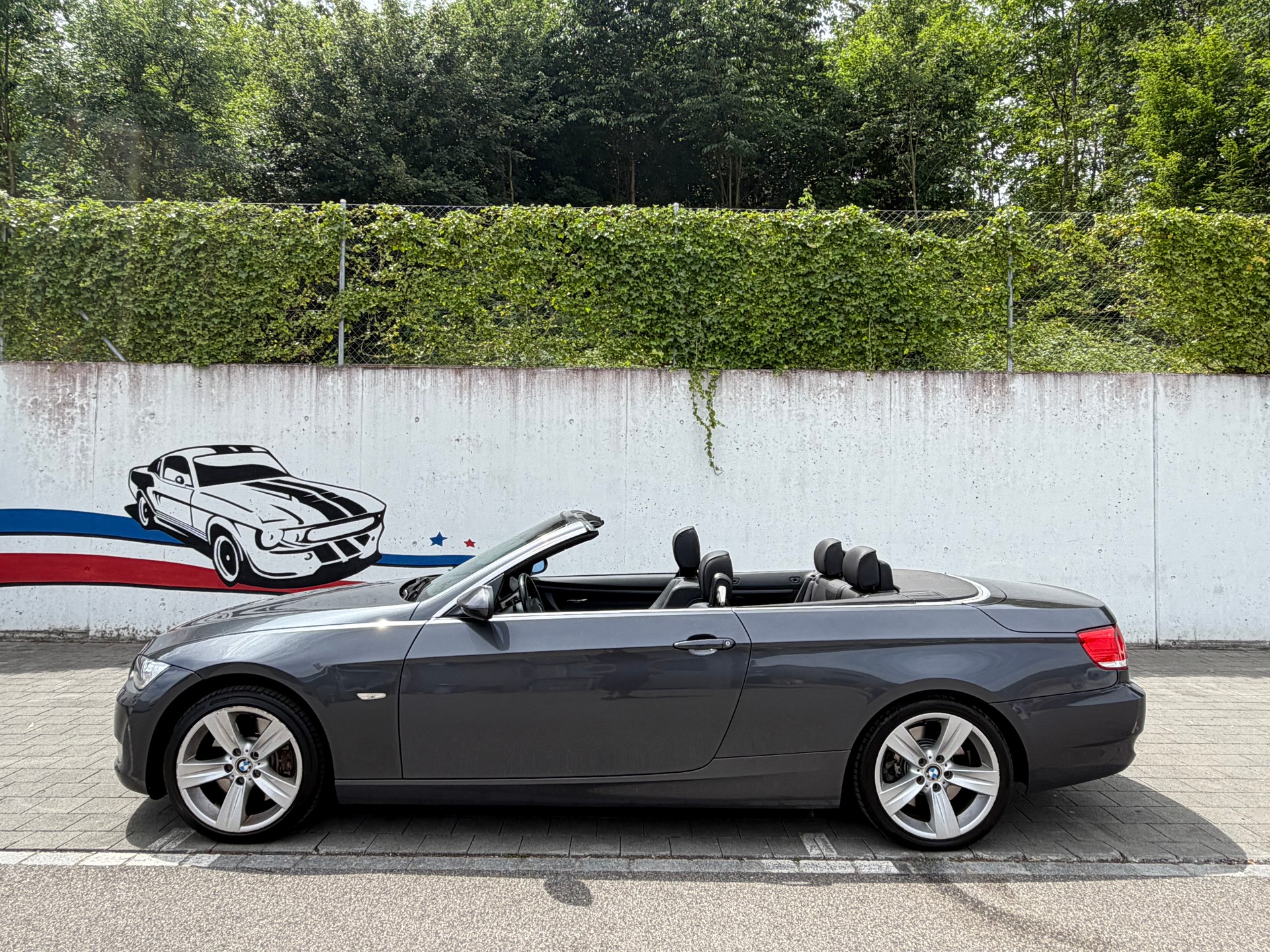 BMW 335i Cabriolet-image-2