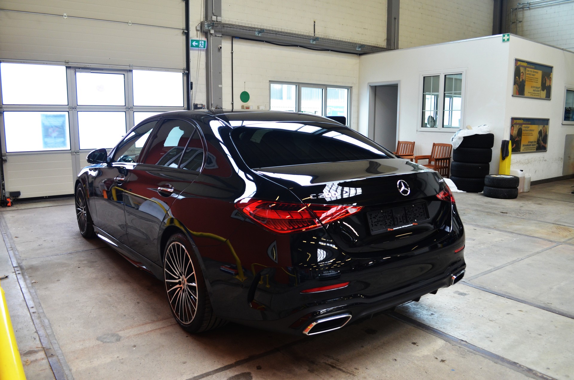 MERCEDES-BENZ C 200 4Matic AMG Line-image-6
