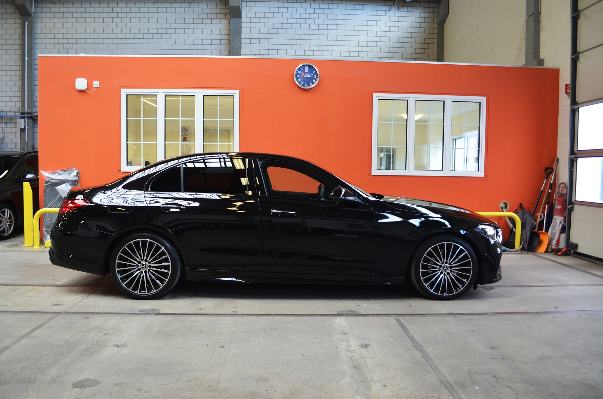 MERCEDES-BENZ C 200 4Matic AMG Line-image-3