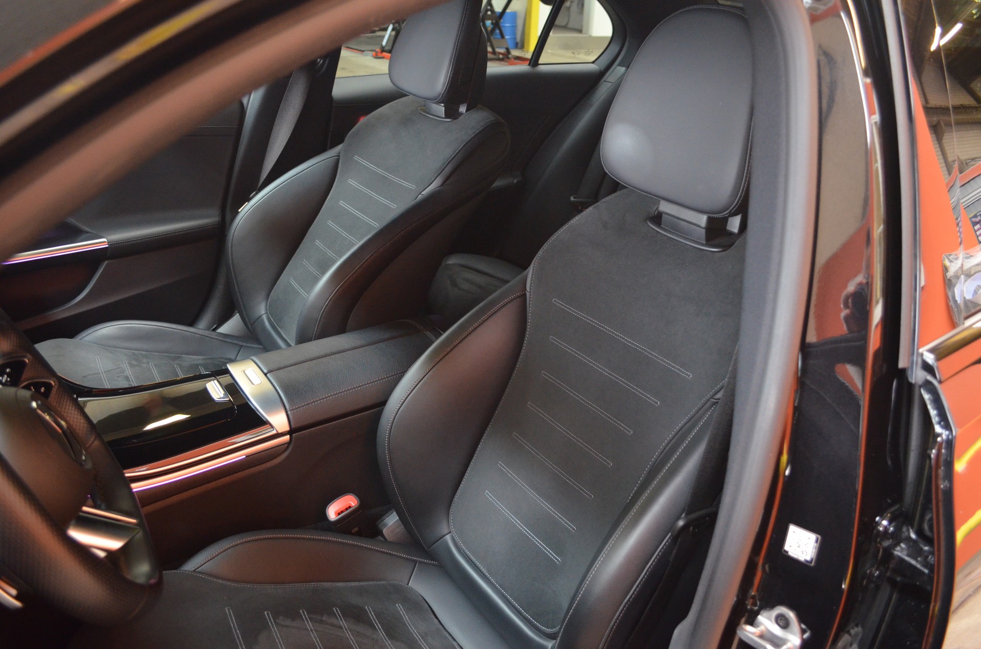 MERCEDES-BENZ C 200 4Matic AMG Line-image-9