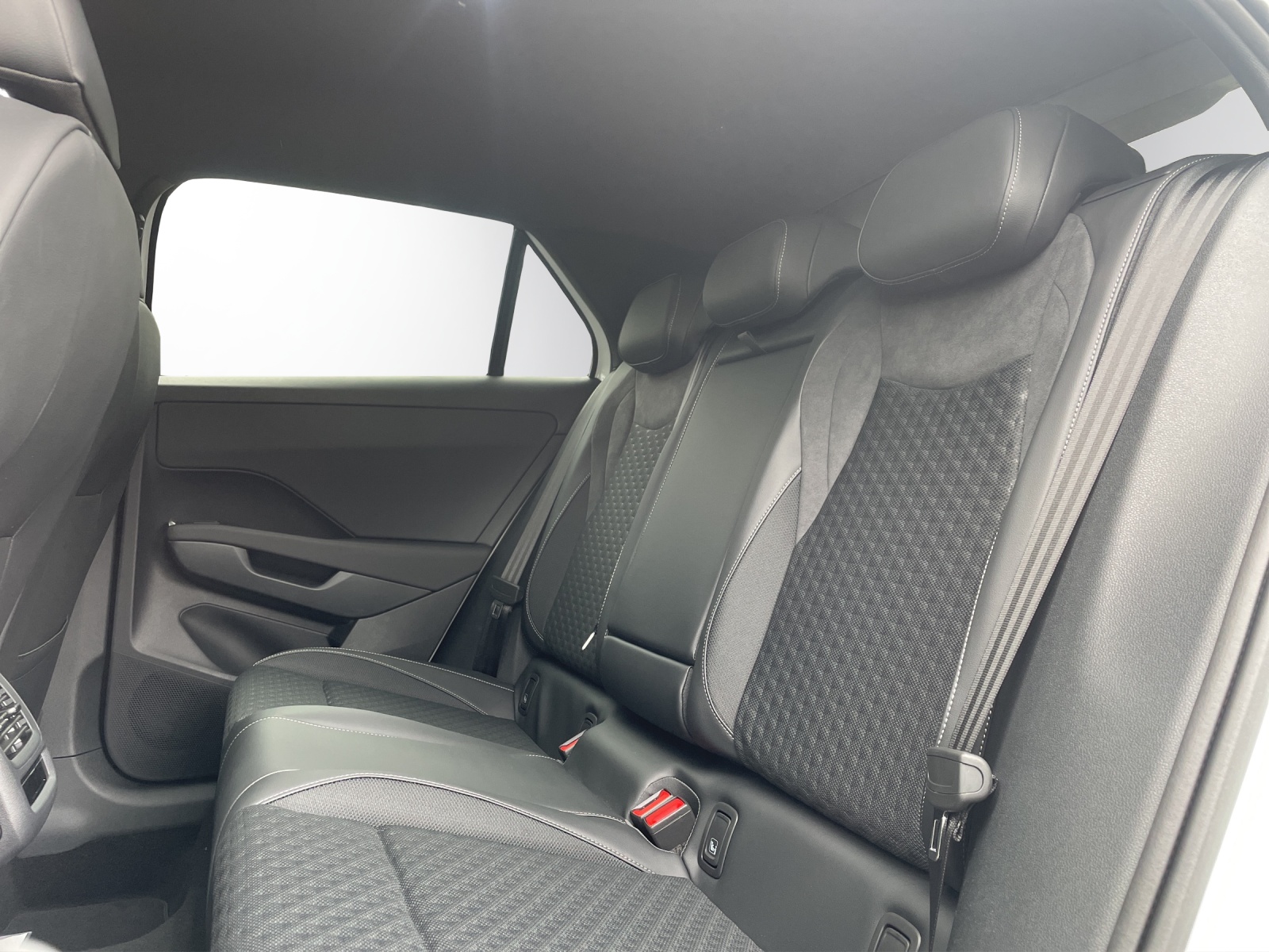 VW T-Roc 1.5 eTSI mHEV R-Line DSG-image-10